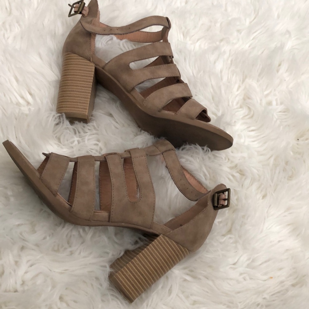 Brown blocked platforms